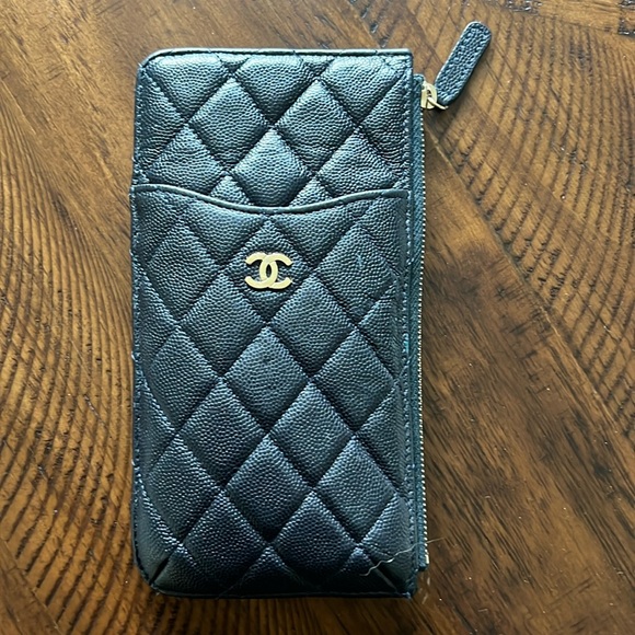 CHANEL Quilted Diamond cardholder zipped wallet. Gently used Navy Blue. - Picture 1 of 11